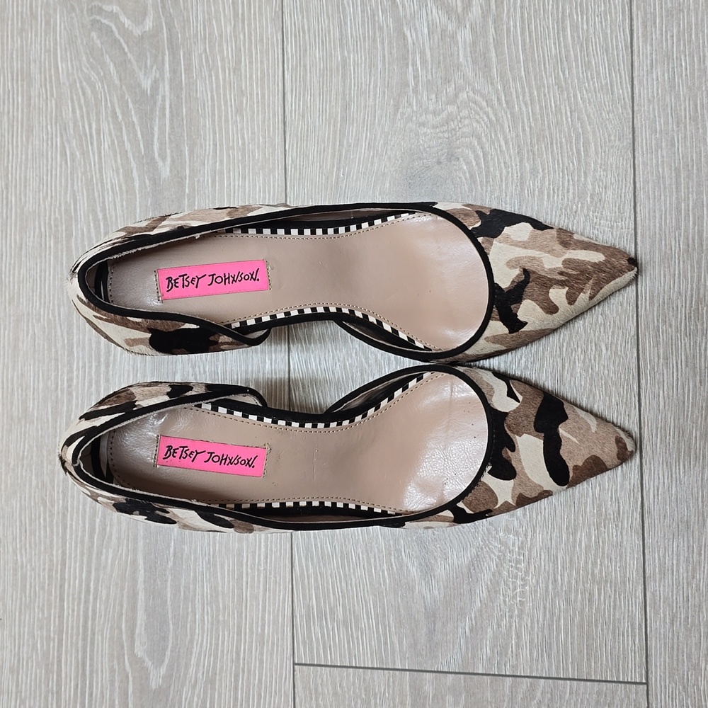 Betsy Johnson Printed Cow Hair Heels size 9.5 - Picture 2 of 10